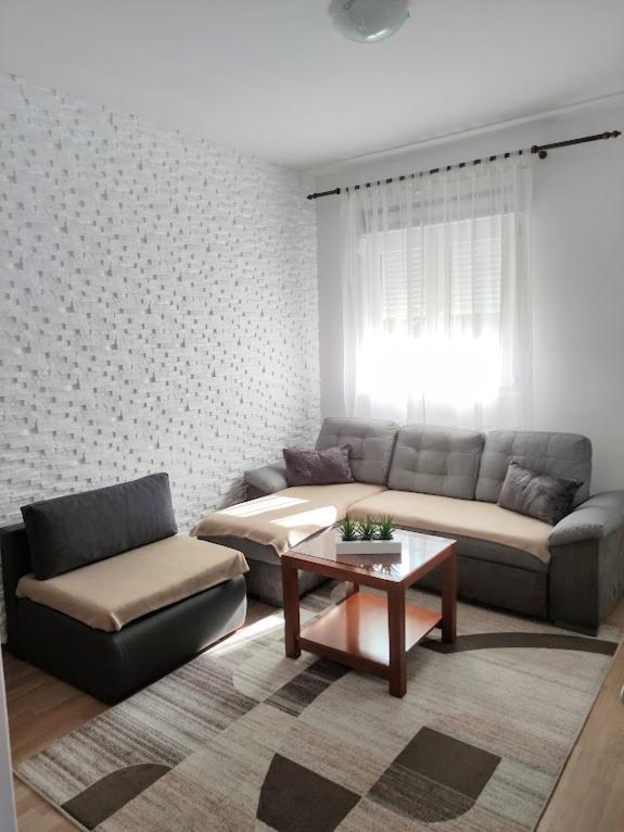 Apartmani Mila A1 & A2 & 3 トロギール エクステリア 写真